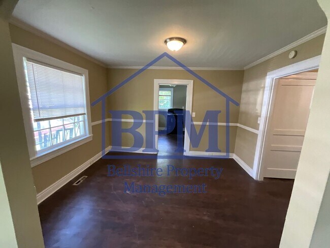 Building Photo - Spacious 3 Bed, 2 Bath Bottom-Floor Duplex...