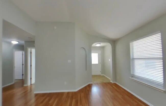 Building Photo - MOVE IN READY