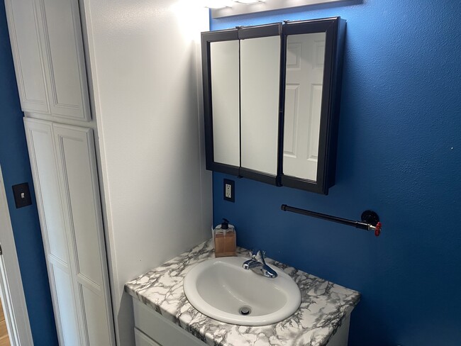 Building Photo - 348 Cockle St SW