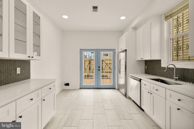 Building Photo - 1405 Montello Ave NE