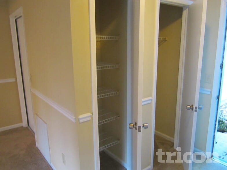 Building Photo - 11565 N Ride Cir E