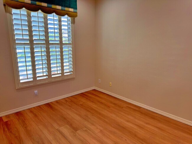 Building Photo - 737 E Charlevoix Ave