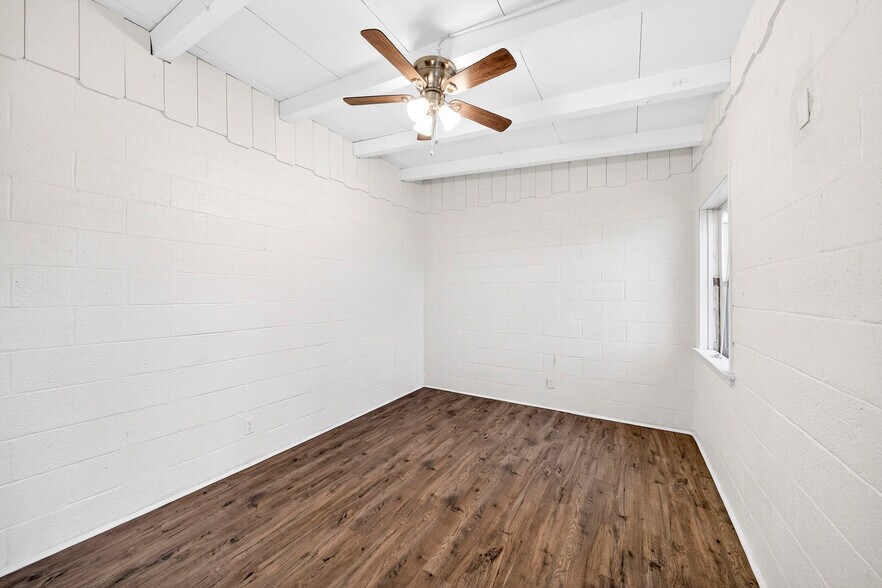 Building Photo - 11393 Lee Ave