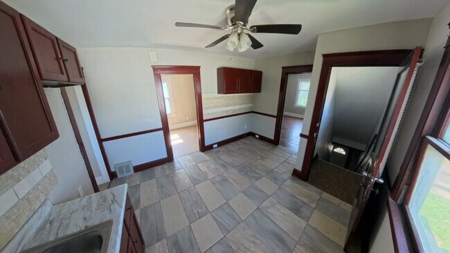 Building Photo - 4 Bedroom 2-Story Duplex - Avail Now!