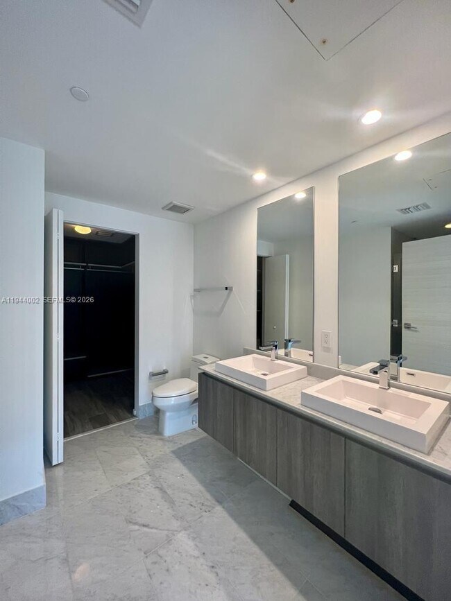 Building Photo - 801 S Miami Ave