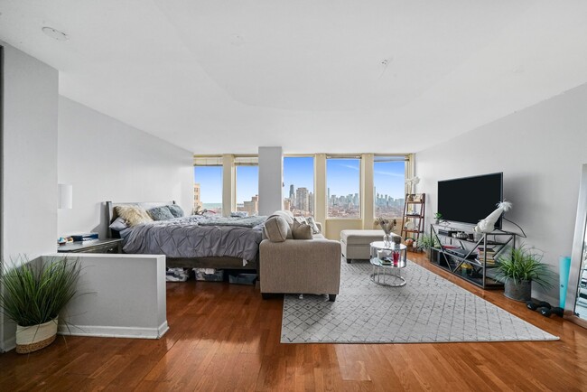 Building Photo - 444 W Fullerton Pkwy