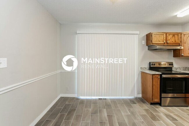Building Photo - 2 Bedroom Pet-Friendly Home in Kansas City, MO with Main Street Renewal