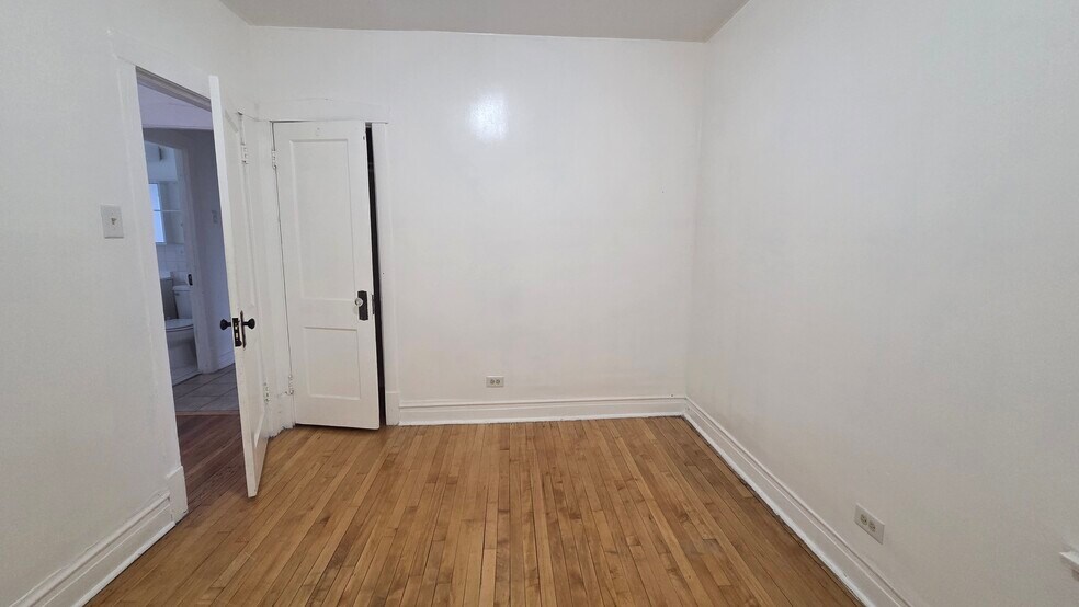 Building Photo - 2446 N Rutherford Ave