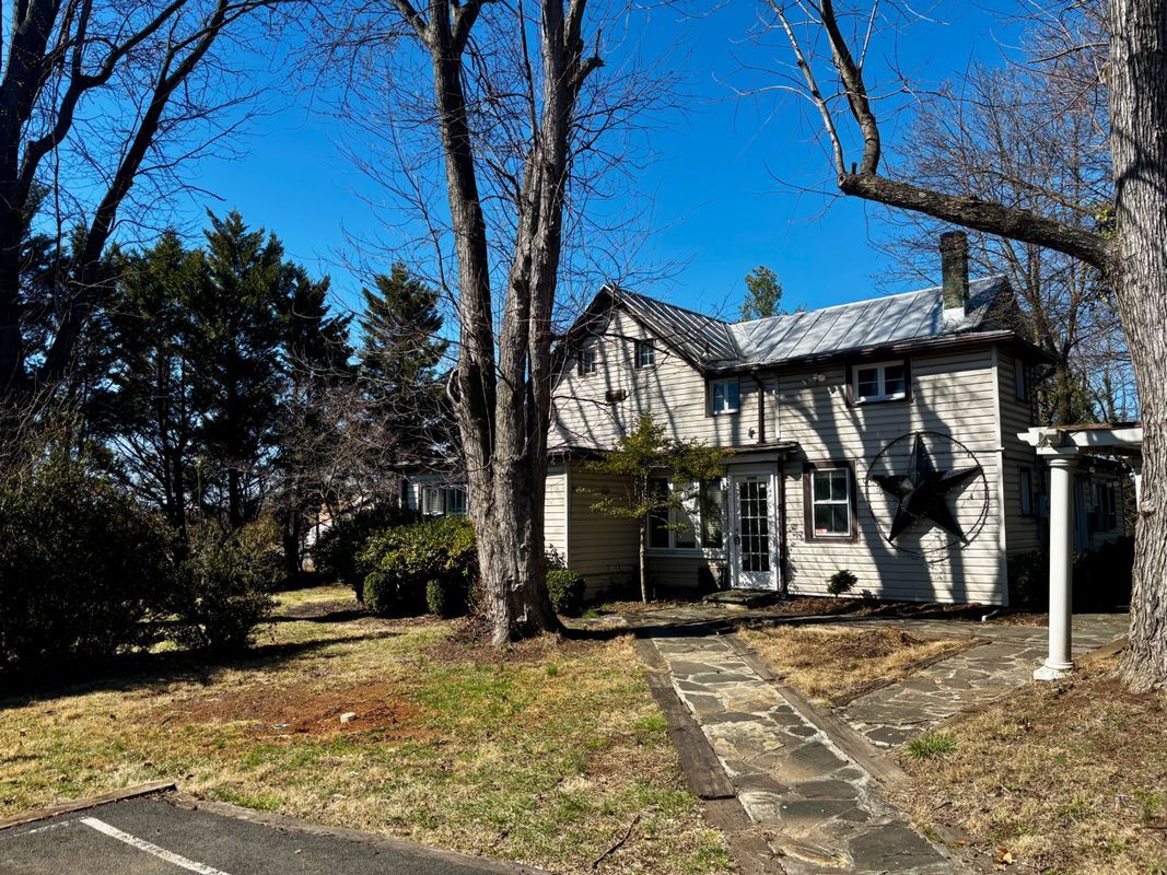 Building Photo - 8122 John Mosby Hwy