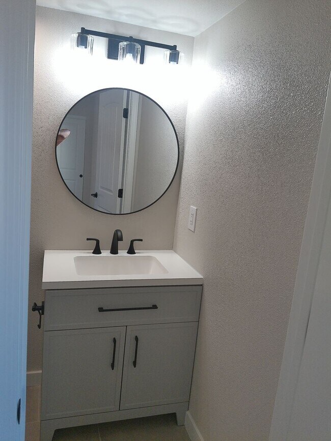 Building Photo - Long Term Duplex rental