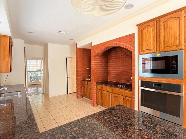 Building Photo - 3306 Vista Lake Dr