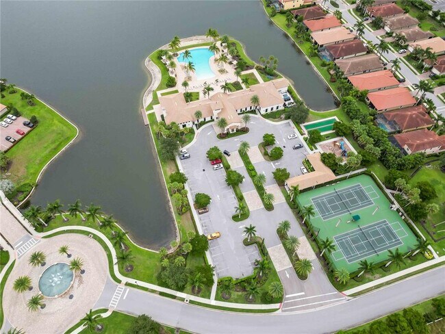 Building Photo - 645 Maraviya Blvd