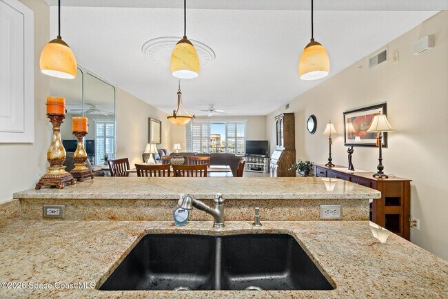 Building Photo - 601 Shorewood Dr