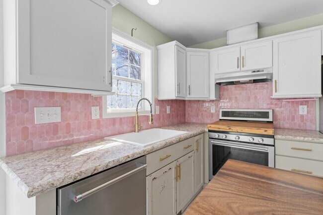 Building Photo - 7 Pheasant Run