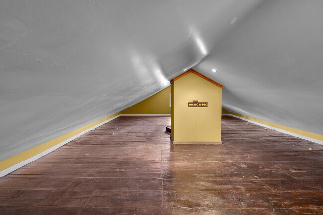 Building Photo - 223 Lawlor St