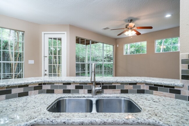 Building Photo - 66 Lakeridge Ct