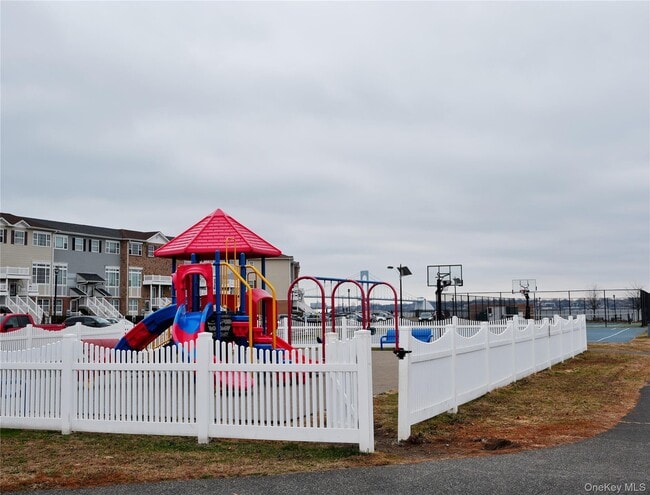 Building Photo - 102 Cove Ct