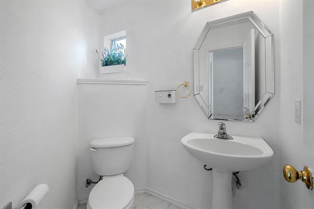 Building Photo - 3944 Willowbend Dr