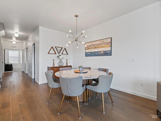 Building Photo - 1251 E Echelon Rdg Ln