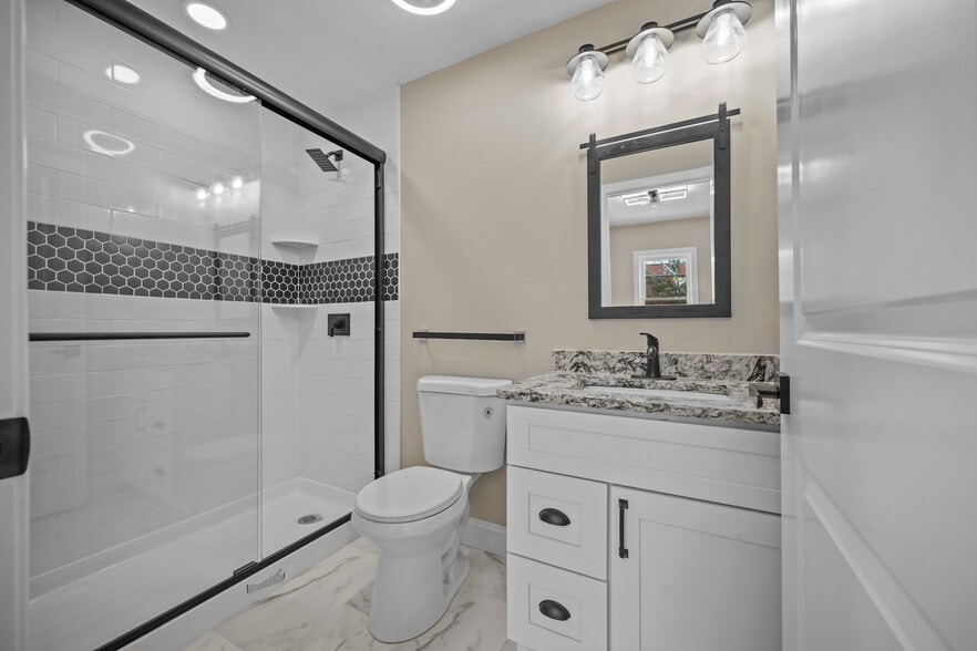 2nd floor Mater Shower - 670 Killingly St