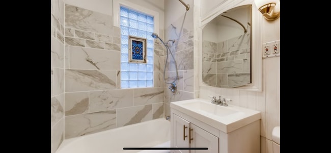 2nd Floor Full Bathroom - 705 Madison St