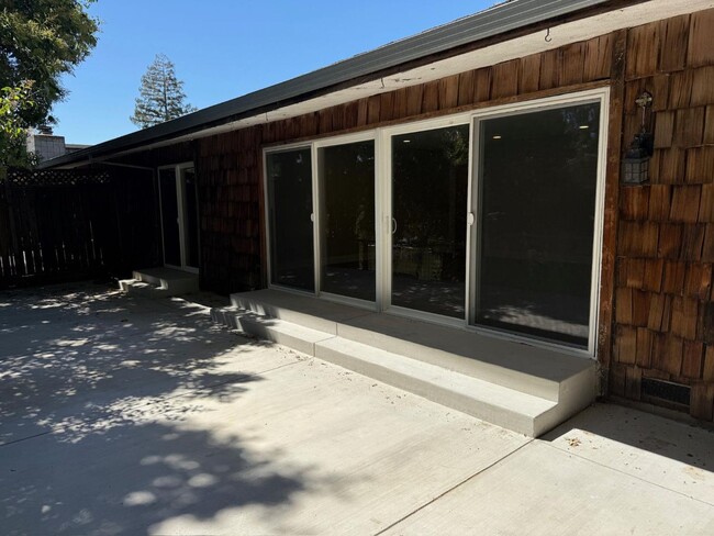Building Photo - 1628 S Tuxedo Ave