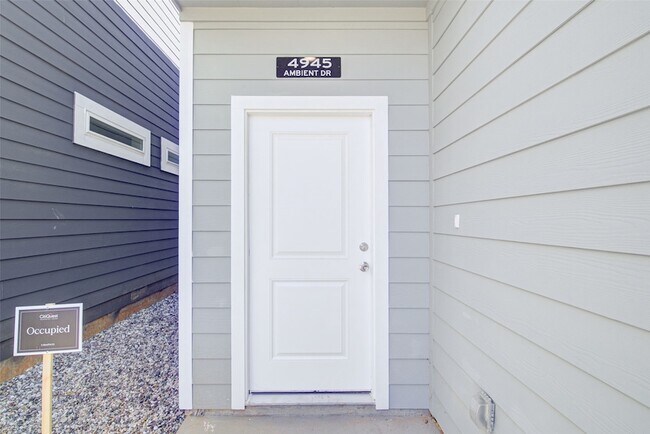 Building Photo - 4945 Ambient Dr