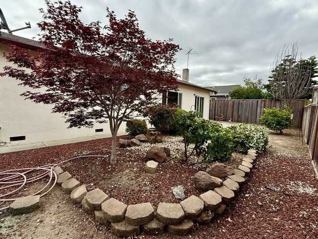 Building Photo - COMING SOON! $3,790 / 3 BR - 1528 S.F. VER...