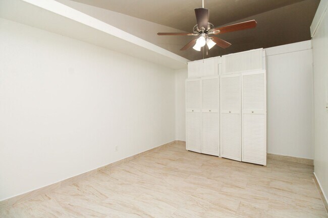 Building Photo - ANNUAL UNFURNISHED ** Wiggins Pass West **...