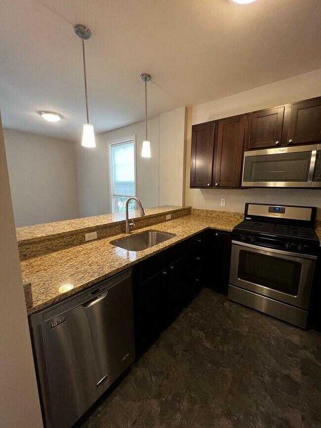 Building Photo - 228 Bayberry Cir