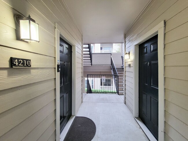 Building Photo - Beautifully Updated 2-Bedroom, 1-Bath Condo!