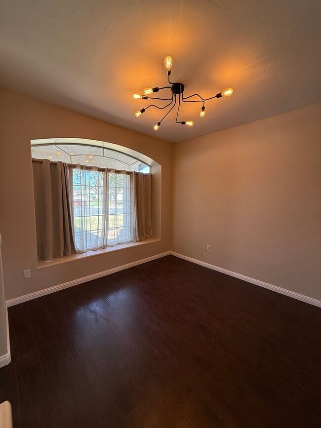 Building Photo - 5704 Pine Canyon Dr