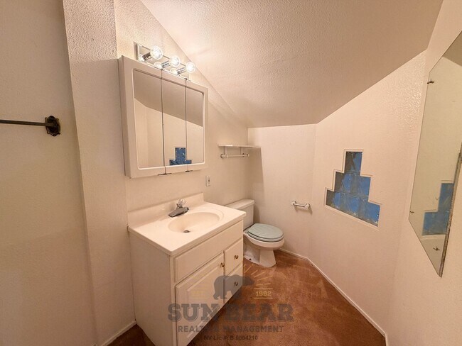 Building Photo - 3 Bedroom, 2.5 bath condo - Central Incline!  Being Painted!
