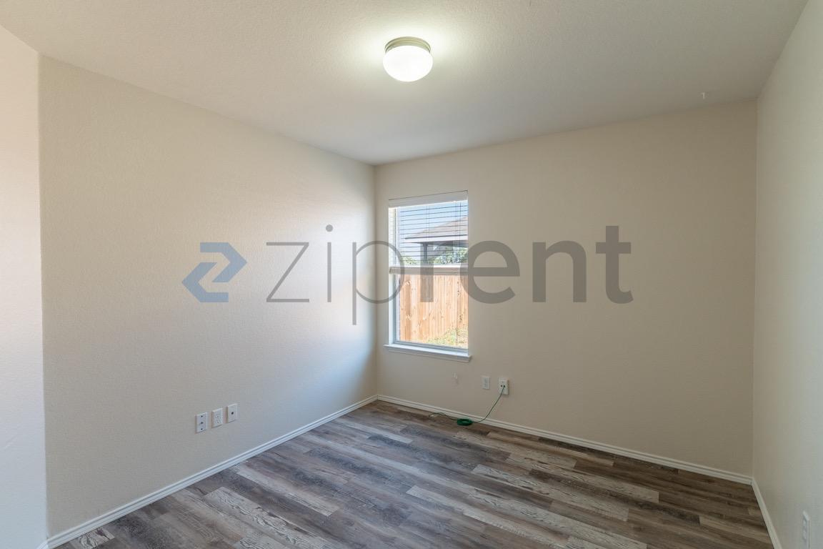 Building Photo - Unit