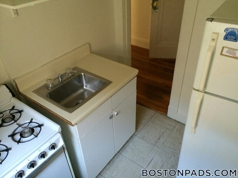 Building Photo - 1175 Boylston St