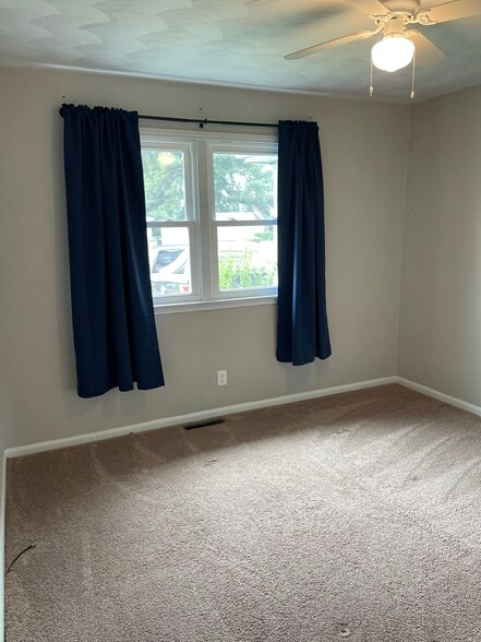 Building Photo - 1503 Ellington Sq