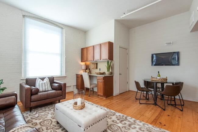 Building Photo - 1200 Walnut