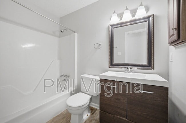 Building Photo - 901 Vincent Ct