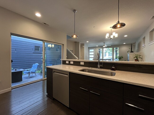 Building Photo - Spacious 2,511 Sq Ft Wilsonville Townhome with Vaulted Loft, Modern Kitchen & Attached Two-Car Ga...
