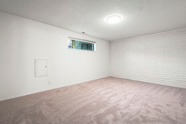 Building Photo - 3447 Skyline Blvd