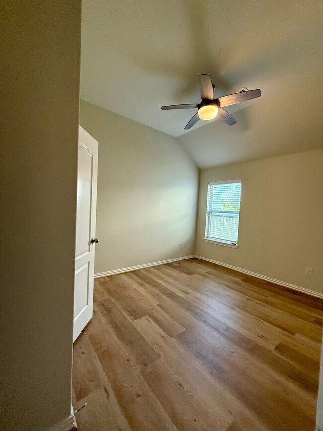 Building Photo - 3834 W Vicksburg Estates Dr