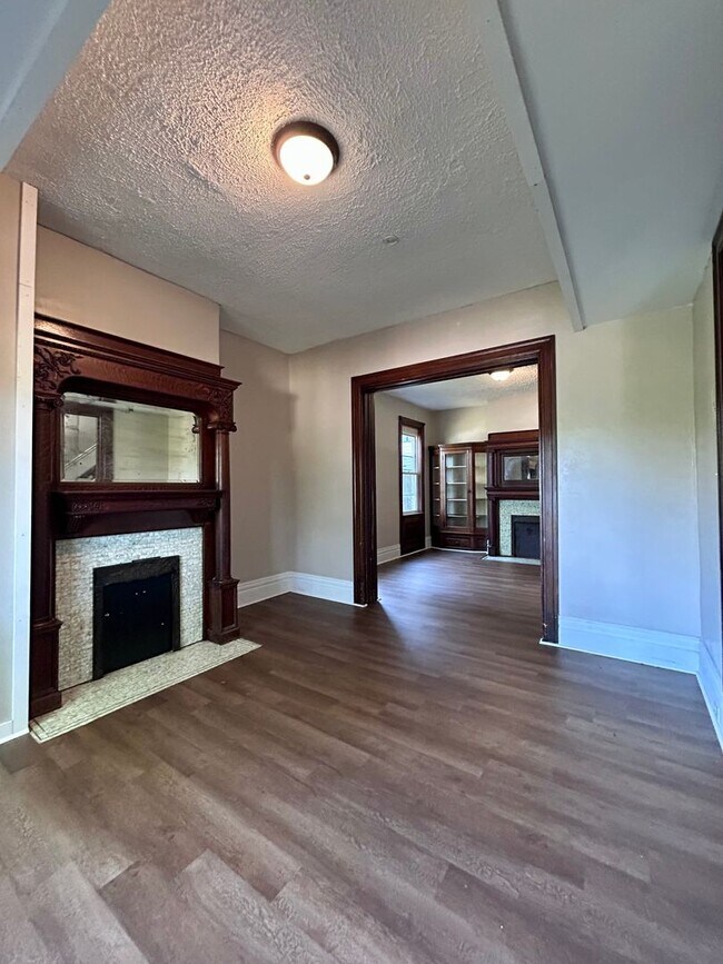 Building Photo - Large 4 Bedroom House - (Marshall-Shadelan...