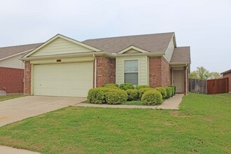 Building Photo - Lovely 3 BR 2 BA Home for Lease in Cross Oak Ranch Addition