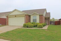 Building Photo - Lovely 3 BR 2 BA Home for Lease in Cross Oak Ranch Addition