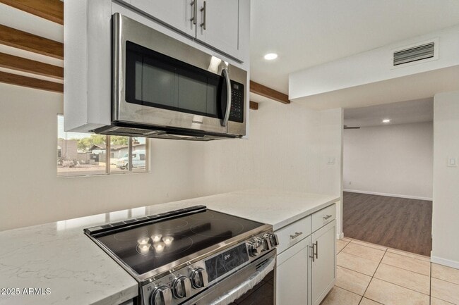 Building Photo - 2179 E Palmcroft Dr