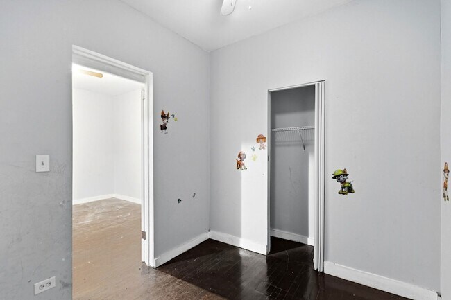 Building Photo - 6913 S Throop St