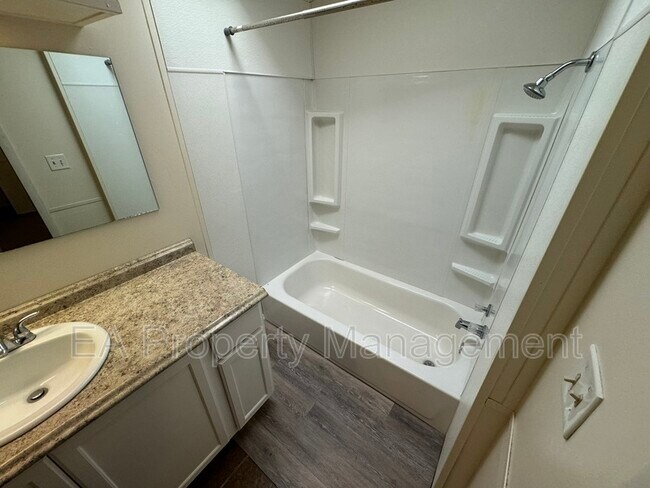 Building Photo - 7308 Turtledove Ln NE