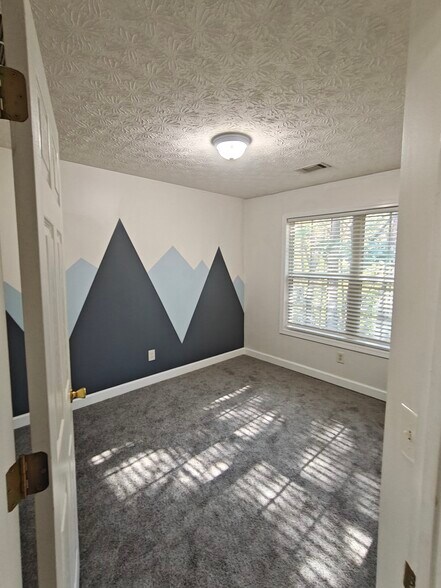 Building Photo - 5970 Grovegate Ln