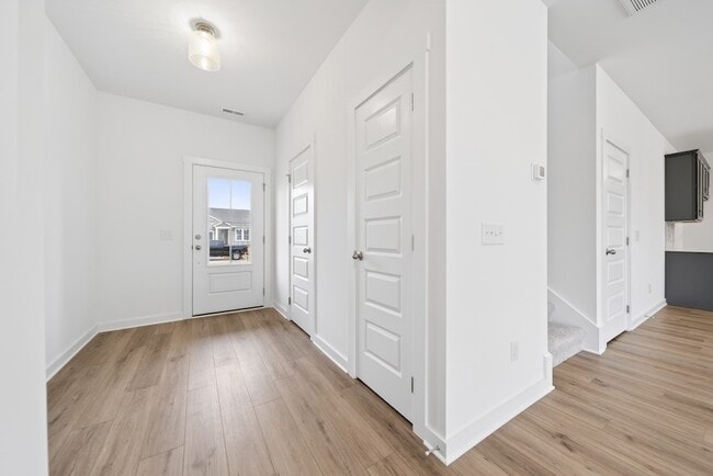 Building Photo - 7060 Sutton Dr