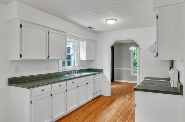 Building Photo - 517 Laurel Tree Ln